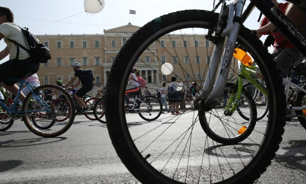 Κυκλοφοριακές ρυθμίσεις στο κέντρο της Αθήνας λόγω ποδηλατικού αγώνα – Ποιοι δρόμοι είναι κλειστοί
